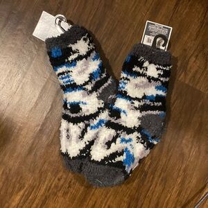 Kid’s cozy fuzzy socks with grips - size S (4-8.5 shoe size)